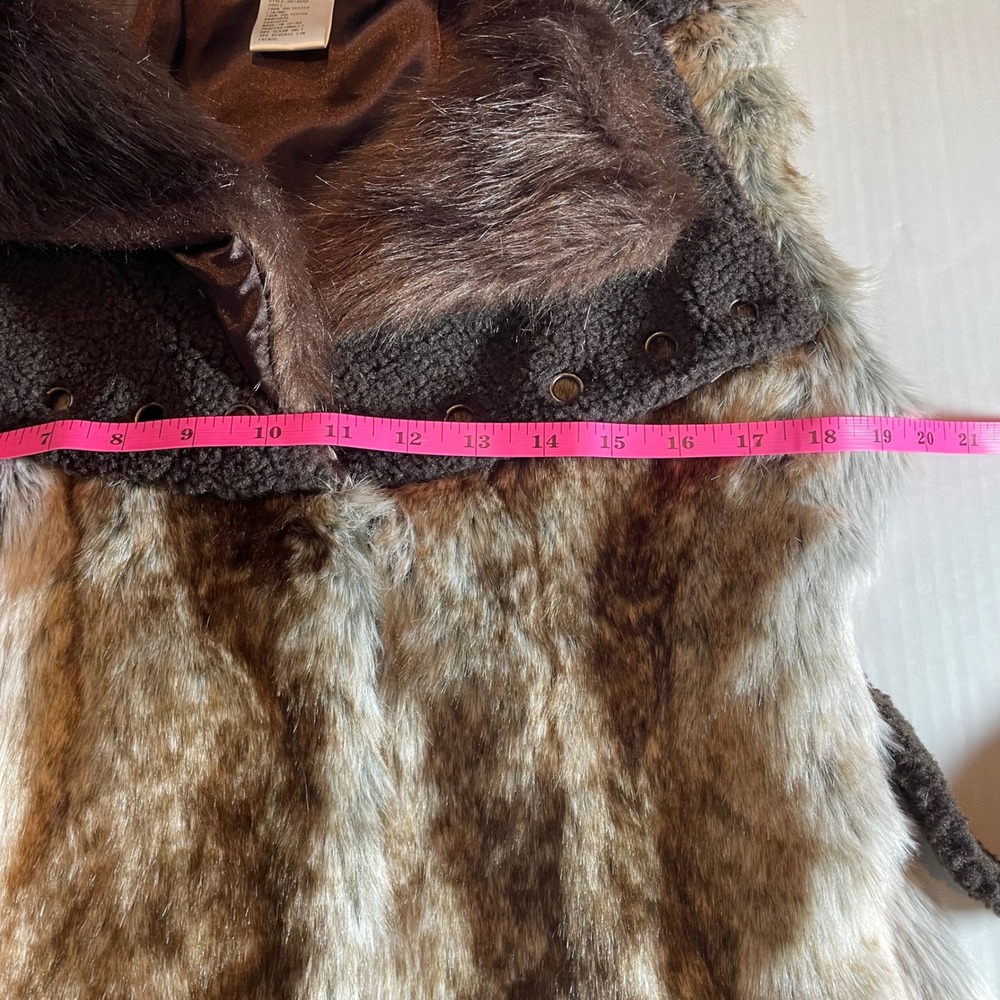 Cripple Creek Womens Faux Fur Belted Vest Brown Sherpa Grommet Size M NWT Chic - Picture 5 of 6